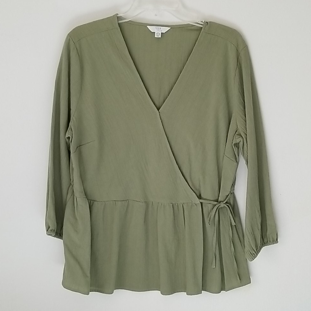 Time & Tru Sage Green Wrap Top in Size Large